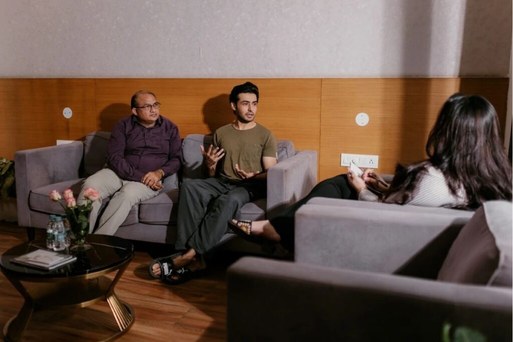 Patient seeking help from a therapist at a rehab centre in Delhi NCR